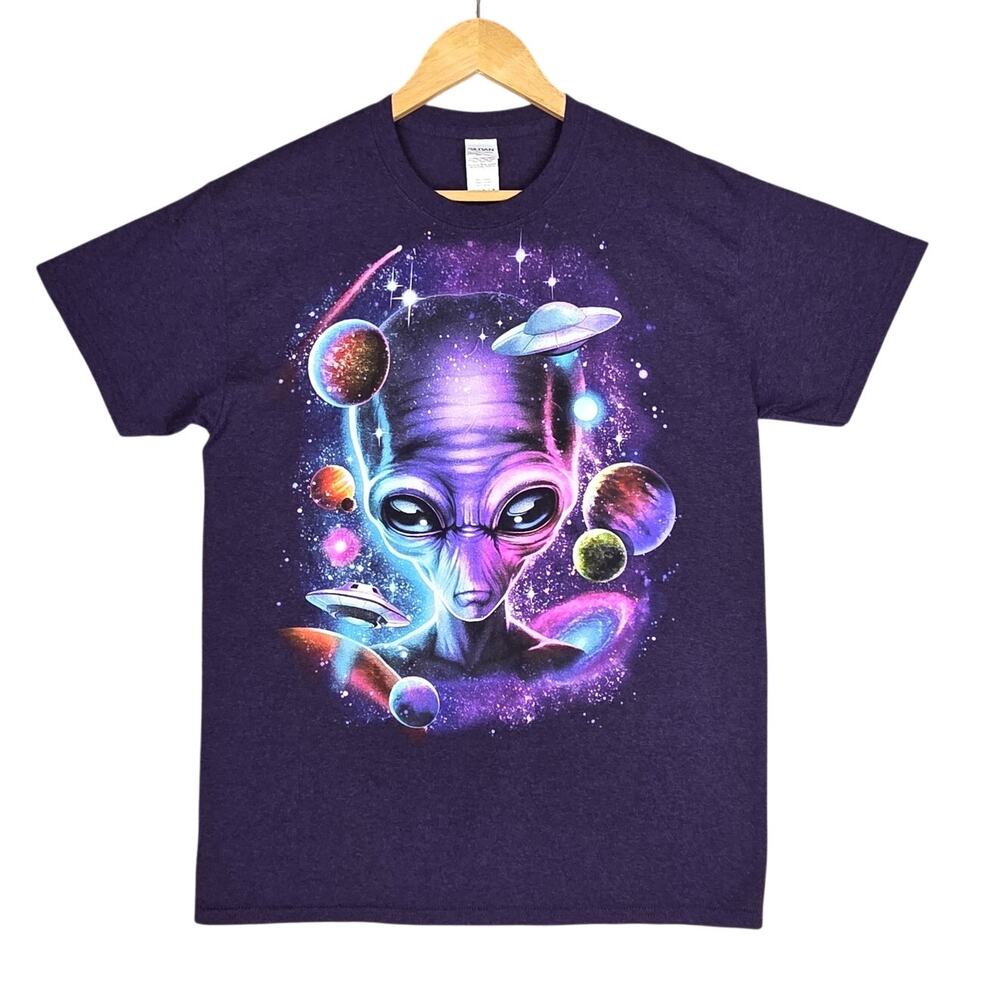 COSMIC ALIEN SPACE GRAPHIC TEE – SIZE M – PURPLE – GILDAN HEAVY COTTON BLEND